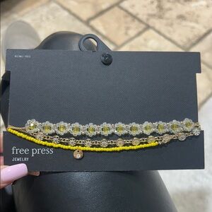 Free Press Yellow and Silver Daisy Necklance Trio 🇨🇦